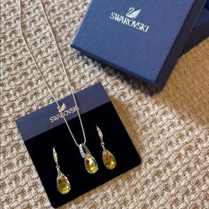 Swarovski earnings and necklaces set